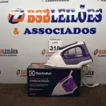 LOTE 318 - 01 FERRO A VAPOR DE PASSAR ROUPAS ELECTROLUX COR BRANCA C/ ROXO (NOVO). (NO ESTADO) ATENÇÃO! FAZER A VISITAÇÃO ANTES DE ARREMATAR, NÃO SABEMOS SE FUNCIONA. LEILÃO NÃO TEM GARANTIA E NEM DEVOLUÇÃO, SUJEITO A POSSÍVEIS AVARIAS VISÍVEIS/OCULTAS E/OU AUSÊNCIA DE COMPONENTES.
