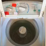 LOTE 506 - 01 MÁQUINA DE LAVAR ROUPAS ELECTROLUX. (NO ESTADO) ATENÇÃO! FAZER A VISITAÇÃO ANTES DE ARREMATAR, NÃO SABEMOS SE FUNCIONA. LEILÃO NÃO TEM GARANTIA E NEM DEVOLUÇÃO, SUJEITO A POSSÍVEIS AVARIAS VISÍVEIS/OCULTAS E/OU AUSÊNCIA DE COMPONENTES.