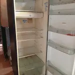 LOTE 527 - 01 GELADEIRA ELECTROLUX. (NO ESTADO) ATENÇÃO! FAZER A VISITAÇÃO ANTES DE ARREMATAR, NÃO SABEMOS SE FUNCIONA. LEILÃO NÃO TEM GARANTIA E NEM DEVOLUÇÃO, SUJEITO A POSSÍVEIS AVARIAS VISÍVEIS/OCULTAS E/OU AUSÊNCIA DE COMPONENTES.