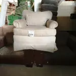 LOTE 529 - 03 POLTRONAS DIVERSAS. (NO ESTADO) ATENÇÃO! FAZER A VISITAÇÃO ANTES DE ARREMATAR, NÃO SABEMOS SE FUNCIONA. LEILÃO NÃO TEM GARANTIA E NEM DEVOLUÇÃO, SUJEITO A POSSÍVEIS AVARIAS VISÍVEIS/OCULTAS E/OU AUSÊNCIA DE COMPONENTES.