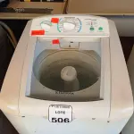 LOTE 506 - 01 MÁQUINA DE LAVAR ROUPAS ELECTROLUX. (NO ESTADO) ATENÇÃO! FAZER A VISITAÇÃO ANTES DE ARREMATAR, NÃO SABEMOS SE FUNCIONA. LEILÃO NÃO TEM GARANTIA E NEM DEVOLUÇÃO, SUJEITO A POSSÍVEIS AVARIAS VISÍVEIS/OCULTAS E/OU AUSÊNCIA DE COMPONENTES.