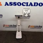 LOTE 300 - 01 LUMINÁRIA DE MESA ECONOMY. (NO ESTADO) ATENÇÃO! FAZER A VISITAÇÃO ANTES DE ARREMATAR, NÃO SABEMOS SE FUNCIONA. LEILÃO NÃO TEM GARANTIA E NEM DEVOLUÇÃO, SUJEITO A POSSÍVEIS AVARIAS VISÍVEIS/OCULTAS E/OU AUSÊNCIA DE COMPONENTES.