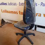LOTE 499 - 01 CADEIRA SEM BRAÇO. (NO ESTADO) ATENÇÃO! FAZER A VISITAÇÃO ANTES DE ARREMATAR, NÃO SABEMOS SE FUNCIONA. LEILÃO NÃO TEM GARANTIA E NEM DEVOLUÇÃO, SUJEITO A POSSÍVEIS AVARIAS VISÍVEIS/OCULTAS E/OU AUSÊNCIA DE COMPONENTES.