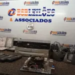 LOTE 328 - 01 APARELHO DVD, DIVERSOS APARELHOS TELEFÔNICOS, 07 HDS E ELETRÔNICOS DIVERSOS. (NO ESTADO) ATENÇÃO! FAZER A VISITAÇÃO ANTES DE ARREMATAR, NÃO SABEMOS SE FUNCIONA. LEILÃO NÃO TEM GARANTIA E NEM DEVOLUÇÃO, SUJEITO A POSSÍVEIS AVARIAS VISÍVEIS/OCULTAS E/OU AUSÊNCIA DE COMPONENTES.