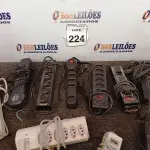 LOTE 224 - 01 LOTE C/DIVERSAS RÉGUAS DE ENERGIAS. (NO ESTADO) ATENÇÃO! FAZER A VISITAÇÃO ANTES DE ARREMATAR, NÃO SABEMOS SE FUNCIONA. LEILÃO NÃO TEM GARANTIA E NEM DEVOLUÇÃO, SUJEITO A POSSÍVEIS AVARIAS VISÍVEIS/OCULTAS E/OU AUSÊNCIA DE COMPONENTES.