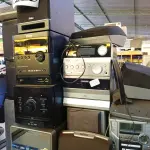 LOTE 238 - 01 LOTE C/ DIVERSOS MICROSYSTEMS E CAIXAS DE SOM. (NO ESTADO) ATENÇÃO! FAZER A VISITAÇÃO ANTES DE ARREMATAR, NÃO SABEMOS SE FUNCIONA. LEILÃO NÃO TEM GARANTIA E NEM DEVOLUÇÃO, SUJEITO A POSSÍVEIS AVARIAS VISÍVEIS/OCULTAS E/OU AUSÊNCIA DE COMPONENTES.