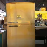 LOTE 397 - 01 GELADEIRA ELECTROLUX. (NO ESTADO) ATENÇÃO! FAZER A VISITAÇÃO ANTES DE ARREMATAR, NÃO SABEMOS SE FUNCIONA. LEILÃO NÃO TEM GARANTIA E NEM DEVOLUÇÃO, SUJEITO A POSSÍVEIS AVARIAS VISÍVEIS/OCULTAS E/OU AUSÊNCIA DE COMPONENTES.