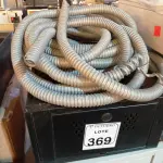 LOTE 369 - 02 CAIXAS DE RACK VAZIO E 01 MANGUEIRA SANFONADA DE FERRO. (NO ESTADO) ATENÇÃO! FAZER A VISITAÇÃO ANTES DE ARREMATAR, NÃO SABEMOS SE FUNCIONA. LEILÃO NÃO TEM GARANTIA E NEM DEVOLUÇÃO, SUJEITO A POSSÍVEIS AVARIAS VISÍVEIS/OCULTAS E/OU AUSÊNCIA DE COMPONENTES.