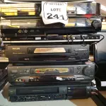 LOTE 241 - 07 DVDS E 01 RECEIVER E 3 VÍDEOS CASSETE MARCAS E MODELOS DIVERSOS. (NO ESTADO) ATENÇÃO! FAZER A VISITAÇÃO ANTES DE ARREMATAR, NÃO SABEMOS SE FUNCIONA. LEILÃO NÃO TEM GARANTIA E NEM DEVOLUÇÃO, SUJEITO A POSSÍVEIS AVARIAS VISÍVEIS/OCULTAS E/OU AUSÊNCIA DE COMPONENTES.