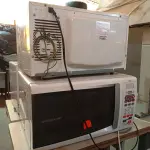 LOTE 371 - 03 MICRO-ONDAS MARCAS E MODELOS DIVERSOS APENAS 01 C/ PRATO. (NO ESTADO) ATENÇÃO! FAZER A VISITAÇÃO ANTES DE ARREMATAR, NÃO SABEMOS SE FUNCIONA. LEILÃO NÃO TEM GARANTIA E NEM DEVOLUÇÃO, SUJEITO A POSSÍVEIS AVARIAS VISÍVEIS/OCULTAS E/OU AUSÊNCIA DE COMPONENTES.
