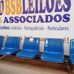 LOTE 490 - 01 LONGARINA. (NO ESTADO) ATENÇÃO! FAZER A VISITAÇÃO ANTES DE ARREMATAR, NÃO SABEMOS SE FUNCIONA. LEILÃO NÃO TEM GARANTIA E NEM DEVOLUÇÃO, SUJEITO A POSSÍVEIS AVARIAS VISÍVEIS/OCULTAS E/OU AUSÊNCIA DE COMPONENTES.