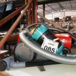 LOTE 085 - 02 ASPIRADORES DE PÓ MARCA ELECTROLUX. (NO ESTADO) ATENÇÃO! FAZER A VISITAÇÃO ANTES DE ARREMATAR, NÃO SABEMOS SE FUNCIONA. LEILÃO NÃO TEM GARANTIA E NEM DEVOLUÇÃO, SUJEITO A POSSÍVEIS AVARIAS VISÍVEIS/OCULTAS E/OU AUSÊNCIA DE COMPONENTES.