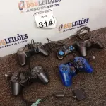 LOTE 314 - 05 JOYSTICKS DE GAMES MARCAS E MODELOS DIVERSOS. (NO ESTADO) ATENÇÃO! FAZER A VISITAÇÃO ANTES DE ARREMATAR, NÃO SABEMOS SE FUNCIONA. LEILÃO NÃO TEM GARANTIA E NEM DEVOLUÇÃO, SUJEITO A POSSÍVEIS AVARIAS VISÍVEIS/OCULTAS E/OU AUSÊNCIA DE COMPONENTES.