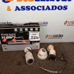 LOTE 225 - 01 GRAVADOR DIGITAL DE MONITORAMENTO E 03 CÂMERAS DE SEGURANÇA. (NO ESTADO) ATENÇÃO! FAZER A VISITAÇÃO ANTES DE ARREMATAR, NÃO SABEMOS SE FUNCIONA. LEILÃO NÃO TEM GARANTIA E NEM DEVOLUÇÃO, SUJEITO A POSSÍVEIS AVARIAS VISÍVEIS/OCULTAS E/OU AUSÊNCIA DE COMPONENTES.