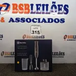 LOTE 315 - 01 MIXER ELECTROLUX EM INOX COR CINZA 110V. (NOVO). (NO ESTADO) ATENÇÃO! FAZER A VISITAÇÃO ANTES DE ARREMATAR, NÃO SABEMOS SE FUNCIONA. LEILÃO NÃO TEM GARANTIA E NEM DEVOLUÇÃO, SUJEITO A POSSÍVEIS AVARIAS VISÍVEIS/OCULTAS E/OU AUSÊNCIA DE COMPONENTES.
