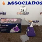 LOTE 291 - 01 FERRO DE PASSAR ROUPAS A VAPOR ELECTROLUX COR BRANCA C/ ROXO (NOVO). (NO ESTADO) ATENÇÃO! FAZER A VISITAÇÃO ANTES DE ARREMATAR, NÃO SABEMOS SE FUNCIONA. LEILÃO NÃO TEM GARANTIA E NEM DEVOLUÇÃO, SUJEITO A POSSÍVEIS AVARIAS VISÍVEIS/OCULTAS E/OU AUSÊNCIA DE COMPONENTES.