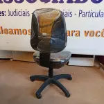 LOTE 489 - 01 CADEIRA ESTOFADA S/ BRAÇO. (NO ESTADO) ATENÇÃO! FAZER A VISITAÇÃO ANTES DE ARREMATAR, NÃO SABEMOS SE FUNCIONA. LEILÃO NÃO TEM GARANTIA E NEM DEVOLUÇÃO, SUJEITO A POSSÍVEIS AVARIAS VISÍVEIS/OCULTAS E/OU AUSÊNCIA DE COMPONENTES.