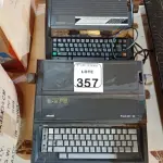 LOTE 357 - 02 MÁQUINAS DE ESCREVER ELÉTRICAS. (NO ESTADO) ATENÇÃO! FAZER A VISITAÇÃO ANTES DE ARREMATAR, NÃO SABEMOS SE FUNCIONA. LEILÃO NÃO TEM GARANTIA E NEM DEVOLUÇÃO, SUJEITO A POSSÍVEIS AVARIAS VISÍVEIS/OCULTAS E/OU AUSÊNCIA DE COMPONENTES.