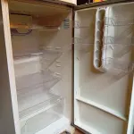 LOTE 517 - 01 GELADEIRA ELECTROLUX. (NO ESTADO) ATENÇÃO! FAZER A VISITAÇÃO ANTES DE ARREMATAR, NÃO SABEMOS SE FUNCIONA. LEILÃO NÃO TEM GARANTIA E NEM DEVOLUÇÃO, SUJEITO A POSSÍVEIS AVARIAS VISÍVEIS/OCULTAS E/OU AUSÊNCIA DE COMPONENTES.