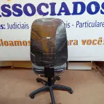 LOTE 491 - 01 CADEIRA ESTOFADA S/ BRAÇO. (NO ESTADO) ATENÇÃO! FAZER A VISITAÇÃO ANTES DE ARREMATAR, NÃO SABEMOS SE FUNCIONA. LEILÃO NÃO TEM GARANTIA E NEM DEVOLUÇÃO, SUJEITO A POSSÍVEIS AVARIAS VISÍVEIS/OCULTAS E/OU AUSÊNCIA DE COMPONENTES.