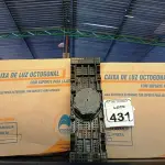 LOTE 431 - 02 CAIXAS DE LUZ OCTOGONAL. (NO ESTADO) ATENÇÃO! FAZER A VISITAÇÃO ANTES DE ARREMATAR, NÃO SABEMOS SE FUNCIONA. LEILÃO NÃO TEM GARANTIA E NEM DEVOLUÇÃO, SUJEITO A POSSÍVEIS AVARIAS VISÍVEIS/OCULTAS E/OU AUSÊNCIA DE COMPONENTES.
