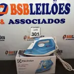 LOTE 301 - 01 FERRO DE PASSAR ROUPAS A VAPOR ELECTROLUX COR BRANCA C/ AZUL (NOVO). (NO ESTADO) ATENÇÃO! FAZER A VISITAÇÃO ANTES DE ARREMATAR, NÃO SABEMOS SE FUNCIONA. LEILÃO NÃO TEM GARANTIA E NEM DEVOLUÇÃO, SUJEITO A POSSÍVEIS AVARIAS VISÍVEIS/OCULTAS E/OU AUSÊNCIA DE COMPONENTES.