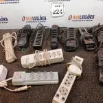 LOTE 224 - 01 LOTE C/DIVERSAS RÉGUAS DE ENERGIAS. (NO ESTADO) ATENÇÃO! FAZER A VISITAÇÃO ANTES DE ARREMATAR, NÃO SABEMOS SE FUNCIONA. LEILÃO NÃO TEM GARANTIA E NEM DEVOLUÇÃO, SUJEITO A POSSÍVEIS AVARIAS VISÍVEIS/OCULTAS E/OU AUSÊNCIA DE COMPONENTES.