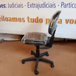 LOTE 503 - 01 CADEIRA ESTOFADA S/ BRAÇO. (NO ESTADO) ATENÇÃO! FAZER A VISITAÇÃO ANTES DE ARREMATAR, NÃO SABEMOS SE FUNCIONA. LEILÃO NÃO TEM GARANTIA E NEM DEVOLUÇÃO, SUJEITO A POSSÍVEIS AVARIAS VISÍVEIS/OCULTAS E/OU AUSÊNCIA DE COMPONENTES.