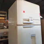 LOTE 516 - 01 GELADEIRA ELECTROLUX 127V P/ RETIRADA DE PEÇAS. (NO ESTADO) ATENÇÃO! FAZER A VISITAÇÃO ANTES DE ARREMATAR, NÃO SABEMOS SE FUNCIONA. LEILÃO NÃO TEM GARANTIA E NEM DEVOLUÇÃO, SUJEITO A POSSÍVEIS AVARIAS VISÍVEIS/OCULTAS E/OU AUSÊNCIA DE COMPONENTES.