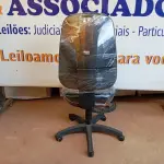 LOTE 511 - 01 CADEIRA ESTOFADA S/ BRAÇO. (NO ESTADO) ATENÇÃO! FAZER A VISITAÇÃO ANTES DE ARREMATAR, NÃO SABEMOS SE FUNCIONA. LEILÃO NÃO TEM GARANTIA E NEM DEVOLUÇÃO, SUJEITO A POSSÍVEIS AVARIAS VISÍVEIS/OCULTAS E/OU AUSÊNCIA DE COMPONENTES.