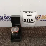 LOTE 305 - 01 RELÓGIO DE PULSO. (NO ESTADO) ATENÇÃO! FAZER A VISITAÇÃO ANTES DE ARREMATAR, NÃO SABEMOS SE FUNCIONA. LEILÃO NÃO TEM GARANTIA E NEM DEVOLUÇÃO, SUJEITO A POSSÍVEIS AVARIAS VISÍVEIS/OCULTAS E/OU AUSÊNCIA DE COMPONENTES.