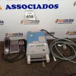 LOTE 408 - 01 COMPRESSOR VASCULAR E 01 APARELHO DE TELEFONE. (NO ESTADO) ATENÇÃO! FAZER A VISITAÇÃO ANTES DE ARREMATAR, NÃO SABEMOS SE FUNCIONA. LEILÃO NÃO TEM GARANTIA E NEM DEVOLUÇÃO, SUJEITO A POSSÍVEIS AVARIAS VISÍVEIS/OCULTAS E/OU AUSÊNCIA DE COMPONENTES.