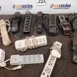 LOTE 224 - 01 LOTE C/DIVERSAS RÉGUAS DE ENERGIAS. (NO ESTADO) ATENÇÃO! FAZER A VISITAÇÃO ANTES DE ARREMATAR, NÃO SABEMOS SE FUNCIONA. LEILÃO NÃO TEM GARANTIA E NEM DEVOLUÇÃO, SUJEITO A POSSÍVEIS AVARIAS VISÍVEIS/OCULTAS E/OU AUSÊNCIA DE COMPONENTES.