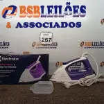 LOTE 267 - 01 FERRO DE PASSAR ROUPAS A VAPOR ELECTROLUX COR BRANCA C/ ROXO (NOVO). (NO ESTADO) ATENÇÃO! FAZER A VISITAÇÃO ANTES DE ARREMATAR, NÃO SABEMOS SE FUNCIONA. LEILÃO NÃO TEM GARANTIA E NEM DEVOLUÇÃO, SUJEITO A POSSÍVEIS AVARIAS VISÍVEIS/OCULTAS E/OU AUSÊNCIA DE COMPONENTES.