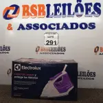 LOTE 291 - 01 FERRO DE PASSAR ROUPAS A VAPOR ELECTROLUX COR BRANCA C/ ROXO (NOVO). (NO ESTADO) ATENÇÃO! FAZER A VISITAÇÃO ANTES DE ARREMATAR, NÃO SABEMOS SE FUNCIONA. LEILÃO NÃO TEM GARANTIA E NEM DEVOLUÇÃO, SUJEITO A POSSÍVEIS AVARIAS VISÍVEIS/OCULTAS E/OU AUSÊNCIA DE COMPONENTES.