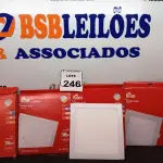 LOTE 246 - 11 LUMINÁRIAS DE LED PAINEL SLIM KIAN 18W 100-240V.  (NO ESTADO) ATENÇÃO! FAZER A VISITAÇÃO ANTES DE ARREMATAR, NÃO SABEMOS SE FUNCIONA. LEILÃO NÃO TEM GARANTIA E NEM DEVOLUÇÃO, SUJEITO A POSSÍVEIS AVARIAS VISÍVEIS/OCULTAS E/OU AUSÊNCIA DE COMPONENTES.