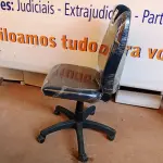 LOTE 493 - 01 CADEIRA ESTOFADA S/ BRAÇO. (NO ESTADO) ATENÇÃO! FAZER A VISITAÇÃO ANTES DE ARREMATAR, NÃO SABEMOS SE FUNCIONA. LEILÃO NÃO TEM GARANTIA E NEM DEVOLUÇÃO, SUJEITO A POSSÍVEIS AVARIAS VISÍVEIS/OCULTAS E/OU AUSÊNCIA DE COMPONENTES.