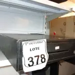 LOTE 378 - 01 CAIXA REGISTRADORA. (NO ESTADO) ATENÇÃO! FAZER A VISITAÇÃO ANTES DE ARREMATAR, NÃO SABEMOS SE FUNCIONA. LEILÃO NÃO TEM GARANTIA E NEM DEVOLUÇÃO, SUJEITO A POSSÍVEIS AVARIAS VISÍVEIS/OCULTAS E/OU AUSÊNCIA DE COMPONENTES.