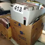 LOTE 413 - 01 LOTE COM DIVERSOS DVDS, FITAS, LIVROS E 01 RELOGIO DIGITAL DE PULSO. (NO ESTADO) ATENÇÃO! FAZER A VISITAÇÃO ANTES DE ARREMATAR, NÃO SABEMOS SE FUNCIONA. LEILÃO NÃO TEM GARANTIA E NEM DEVOLUÇÃO, SUJEITO A POSSÍVEIS AVARIAS VISÍVEIS/OCULTAS E/OU AUSÊNCIA DE COMPONENTES.