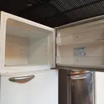LOTE 517 - 01 GELADEIRA ELECTROLUX. (NO ESTADO) ATENÇÃO! FAZER A VISITAÇÃO ANTES DE ARREMATAR, NÃO SABEMOS SE FUNCIONA. LEILÃO NÃO TEM GARANTIA E NEM DEVOLUÇÃO, SUJEITO A POSSÍVEIS AVARIAS VISÍVEIS/OCULTAS E/OU AUSÊNCIA DE COMPONENTES.