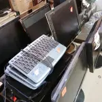LOTE 240 - 08 MONITORES MARCAS E MODELOS DIVERSOS C/AVARIAS E 04 TECLADOS COM MOUSEPAD. (NO ESTADO) ATENÇÃO! FAZER A VISITAÇÃO ANTES DE ARREMATAR, NÃO SABEMOS SE FUNCIONA. LEILÃO NÃO TEM GARANTIA E NEM DEVOLUÇÃO, SUJEITO A POSSÍVEIS AVARIAS VISÍVEIS/OCULTAS E/OU AUSÊNCIA DE COMPONENTES.
