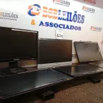 LOTE 004 - 06 MONITORES MARCAS E MODELOS DIVERSOS.  (NO ESTADO) ATENÇÃO! FAZER A VISITAÇÃO ANTES DE ARREMATAR, NÃO SABEMOS SE FUNCIONA. LEILÃO NÃO TEM GARANTIA E NEM DEVOLUÇÃO, SUJEITO A POSSÍVEIS AVARIAS VISÍVEIS/OCULTAS E/OU AUSÊNCIA DE COMPONENTES.
