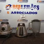 LOTE 051 - 02 BASES PARA LIQUIDIFICADORES E 01 COPO MARCAS E MODELOS DIVERSOS. (NO ESTADO) ATENÇÃO! FAZER A VISITAÇÃO ANTES DE ARREMATAR, NÃO SABEMOS SE FUNCIONA. LEILÃO NÃO TEM GARANTIA E NEM DEVOLUÇÃO, SUJEITO A POSSÍVEIS AVARIAS VISÍVEIS/OCULTAS E/OU AUSÊNCIA DE COMPONENTES.