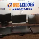 LOTE 004 - 06 MONITORES MARCAS E MODELOS DIVERSOS.  (NO ESTADO) ATENÇÃO! FAZER A VISITAÇÃO ANTES DE ARREMATAR, NÃO SABEMOS SE FUNCIONA. LEILÃO NÃO TEM GARANTIA E NEM DEVOLUÇÃO, SUJEITO A POSSÍVEIS AVARIAS VISÍVEIS/OCULTAS E/OU AUSÊNCIA DE COMPONENTES.