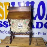 LOTE 043 - 01 MÓVEL DE COSTURA 1930. (NO ESTADO)