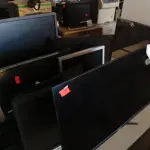 LOTE 253 - 10 MONITORES PARA RETIRADA DE PEÇA. (NO ESTADO) ATENÇÃO! FAZER A VISITAÇÃO ANTES DE ARREMATAR, NÃO SABEMOS SE FUNCIONA. LEILÃO NÃO TEM GARANTIA E NEM DEVOLUÇÃO, SUJEITO A POSSÍVEIS AVARIAS VISÍVEIS/OCULTAS E/OU AUSÊNCIA DE COMPONENTES.