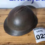 LOTE 023 - 01 CAPACETE REVOLUÇÃO DE 1932. (NO ESTADO)