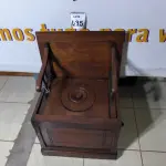 LOTE 035 - 01 VASO SANITÁRIO- VIAGENS MARÍTIMAS ORIGINAL USADO ATÉ ANOS 30. (NO ESTADO) (NO ESTADO)