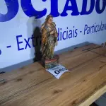 LOTE 049 - 01 IMAGEM DE SANTO SÉCULO XIX. (NO ESTADO)