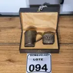 LOTE 094 - 01 CANECA E 01 PORTA GUARDANAPO. (NO ESTADO)